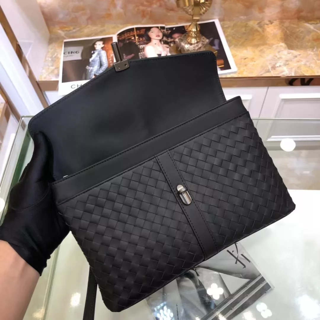Bottega Veneta AAA Man Wallets Practical 6908