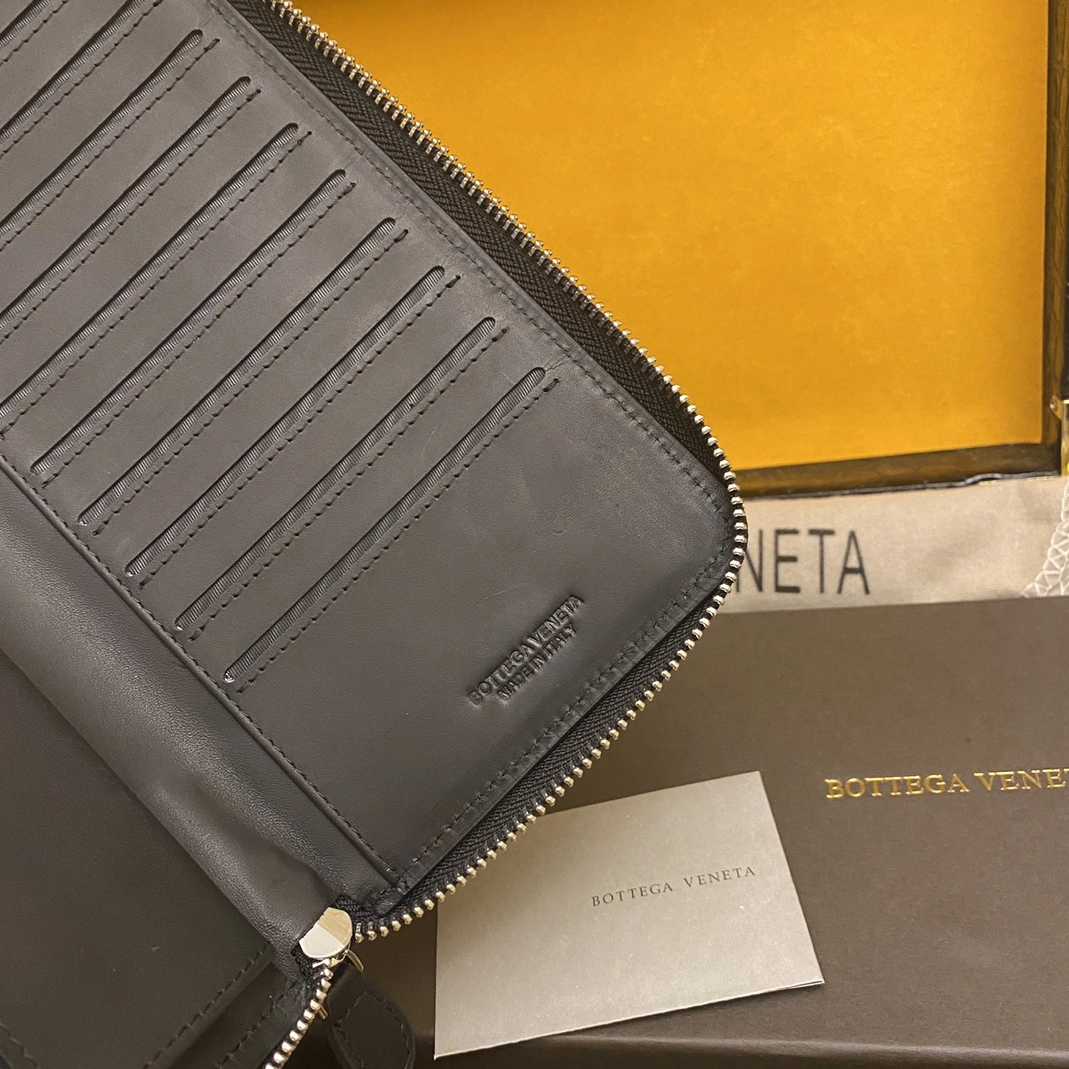 Bottega Veneta AAA Man Wallets Versatile 2668