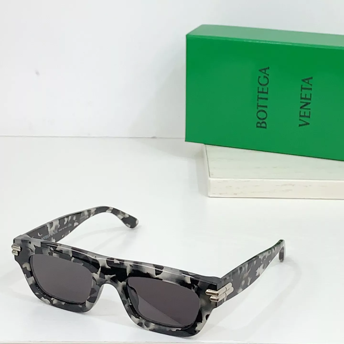 Bottega Veneta AAA Quality Sunglasses Cozy 4392