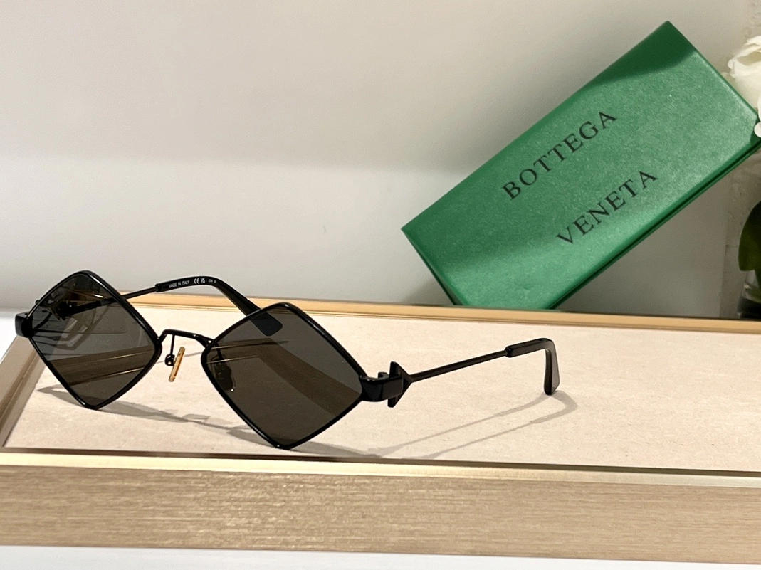 Bottega Veneta AAA Quality Sunglasses Durable 6211