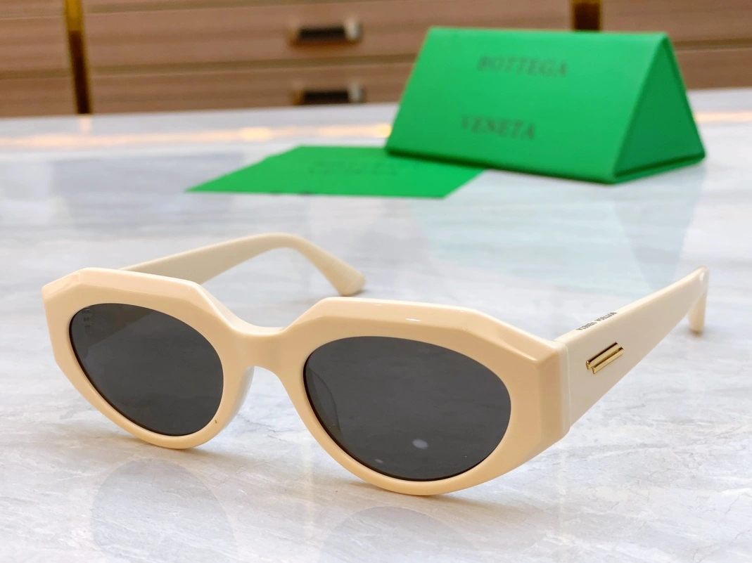 Bottega Veneta AAA Quality Sunglasses EasyMatch 8036