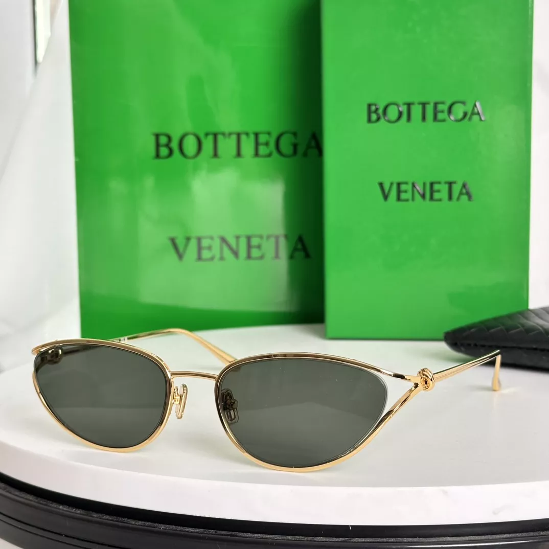 Bottega Veneta AAA Quality Sunglasses Fashionable 255