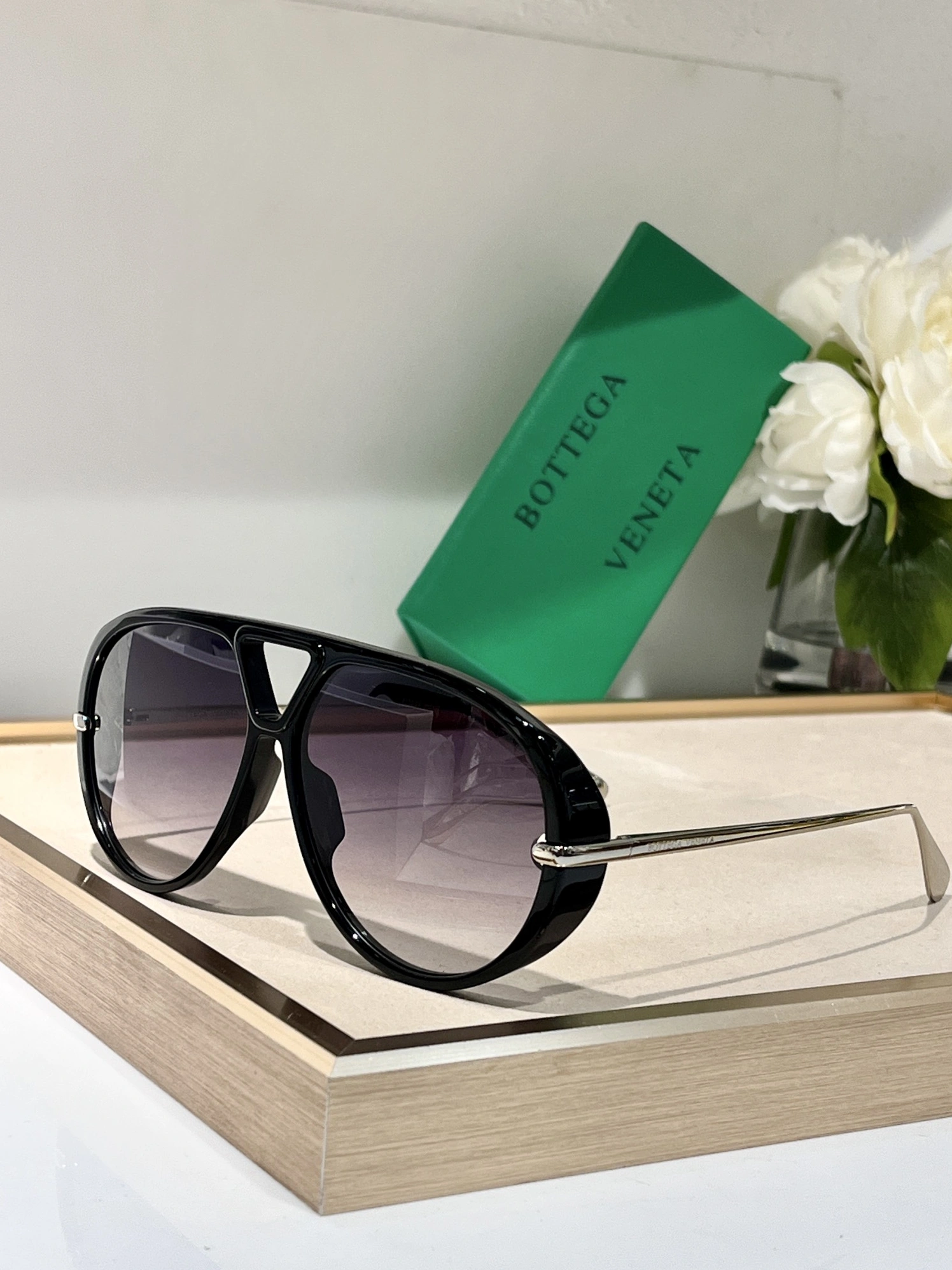 Bottega Veneta AAA Quality Sunglasses Resilient 8663