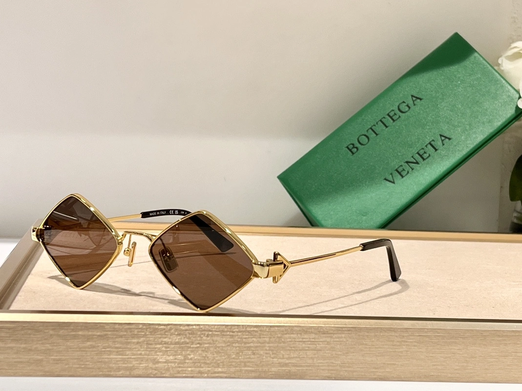 Bottega Veneta AAA Quality Sunglasses Trendsetting 3053