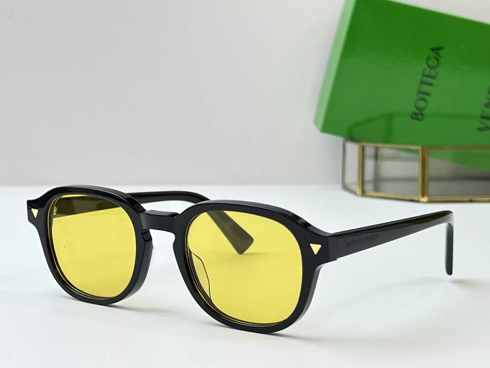 Bottega Veneta AAA Quality Sunglasses Vibrant 4825