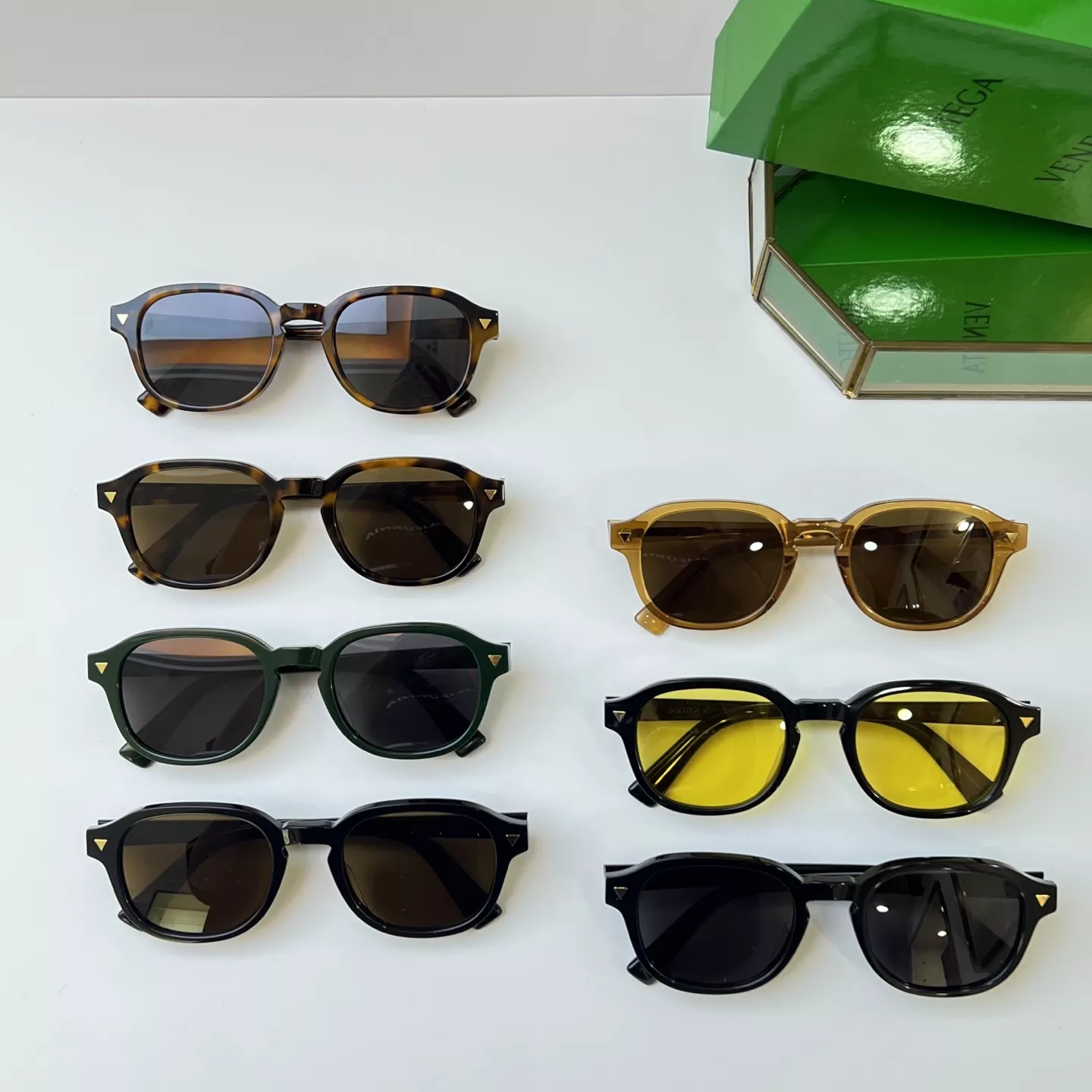 Bottega Veneta AAA Quality Sunglasses Vibrant 4825