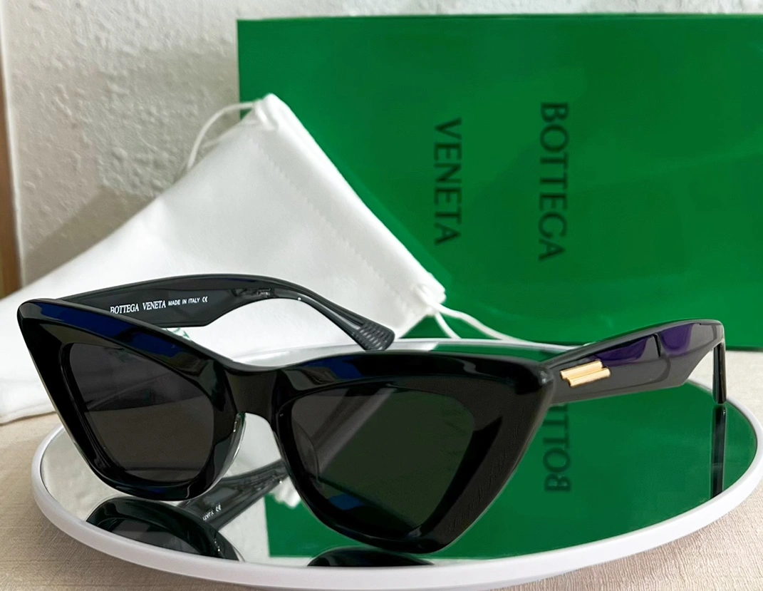 Bottega Veneta AAA Quality Sunglasses Vibrant 7443