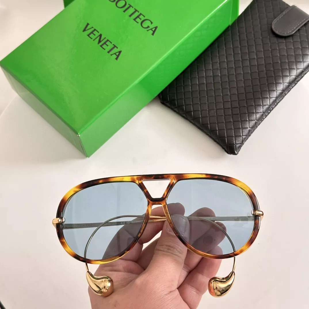 Bottega Veneta AAA Quality Sunglasses Vibrant 8276
