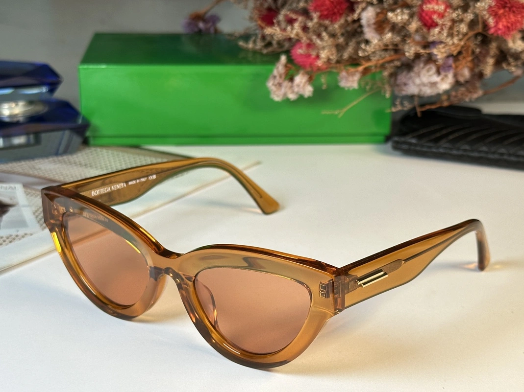 Bottega Veneta AAA Quality Sunglasses Vibrant 9061