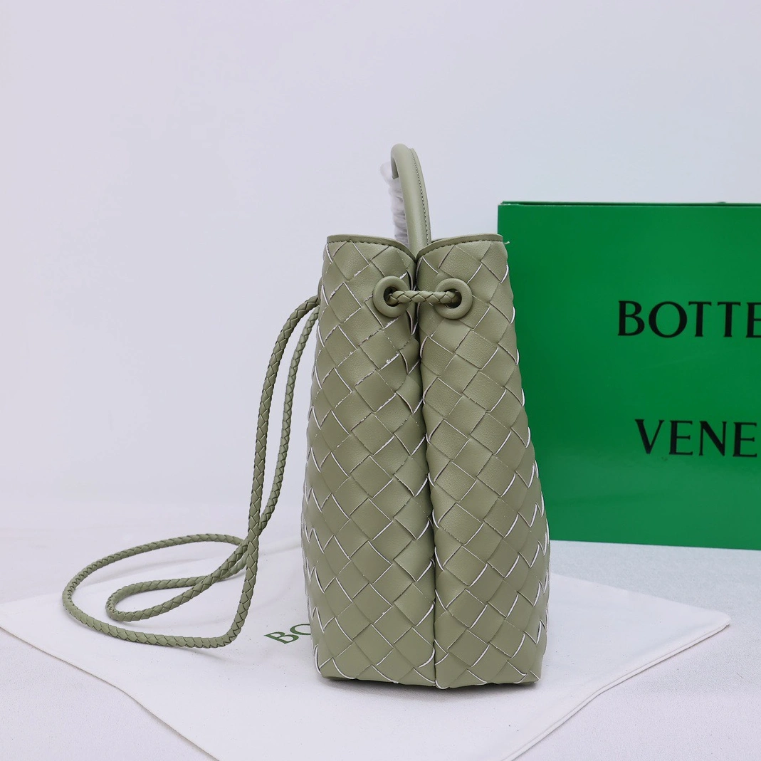 Bottega Veneta BV AAA Quality Handbags For Women Bright 5840