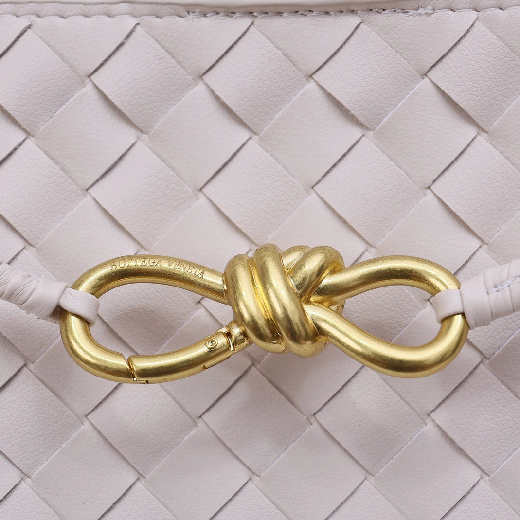 Bottega Veneta BV AAA Quality Handbags For Women Efficient 1085