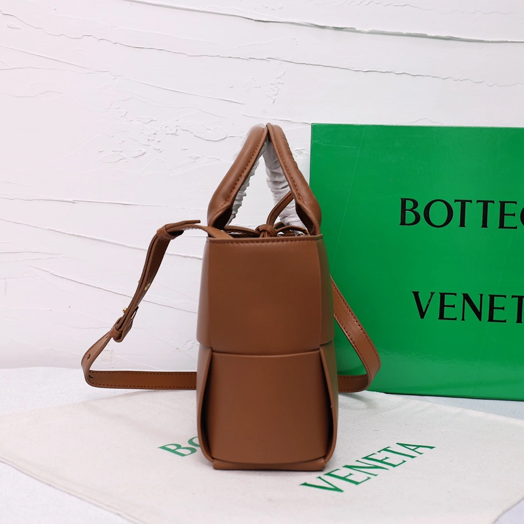 Bottega Veneta BV AAA Quality Handbags For Women Minimalist 9866