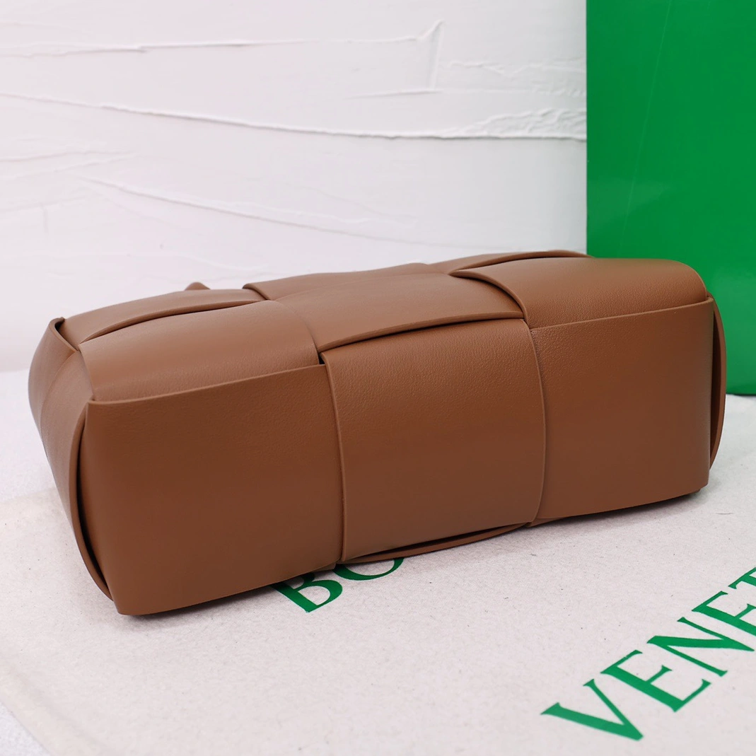 Bottega Veneta BV AAA Quality Handbags For Women Minimalist 9866