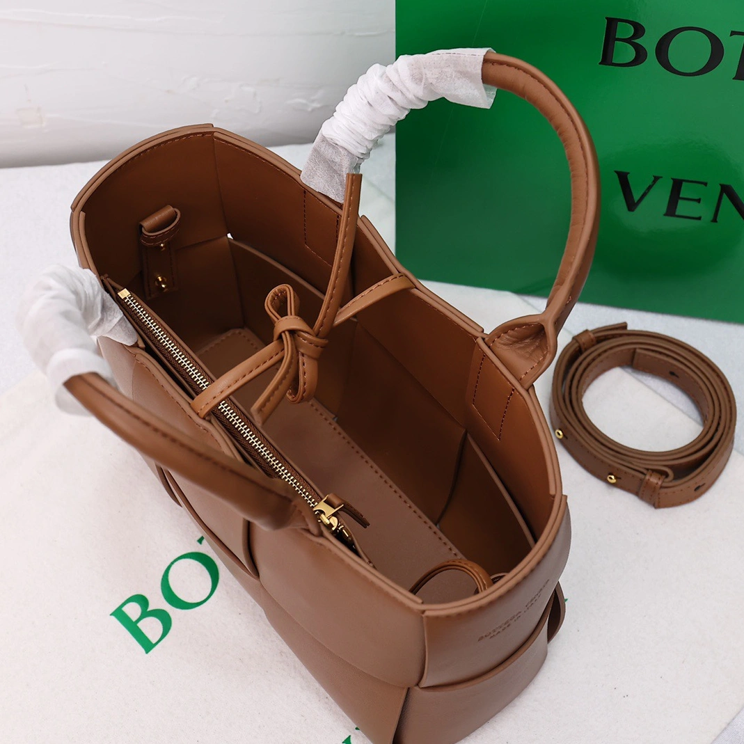 Bottega Veneta BV AAA Quality Handbags For Women Minimalist 9866