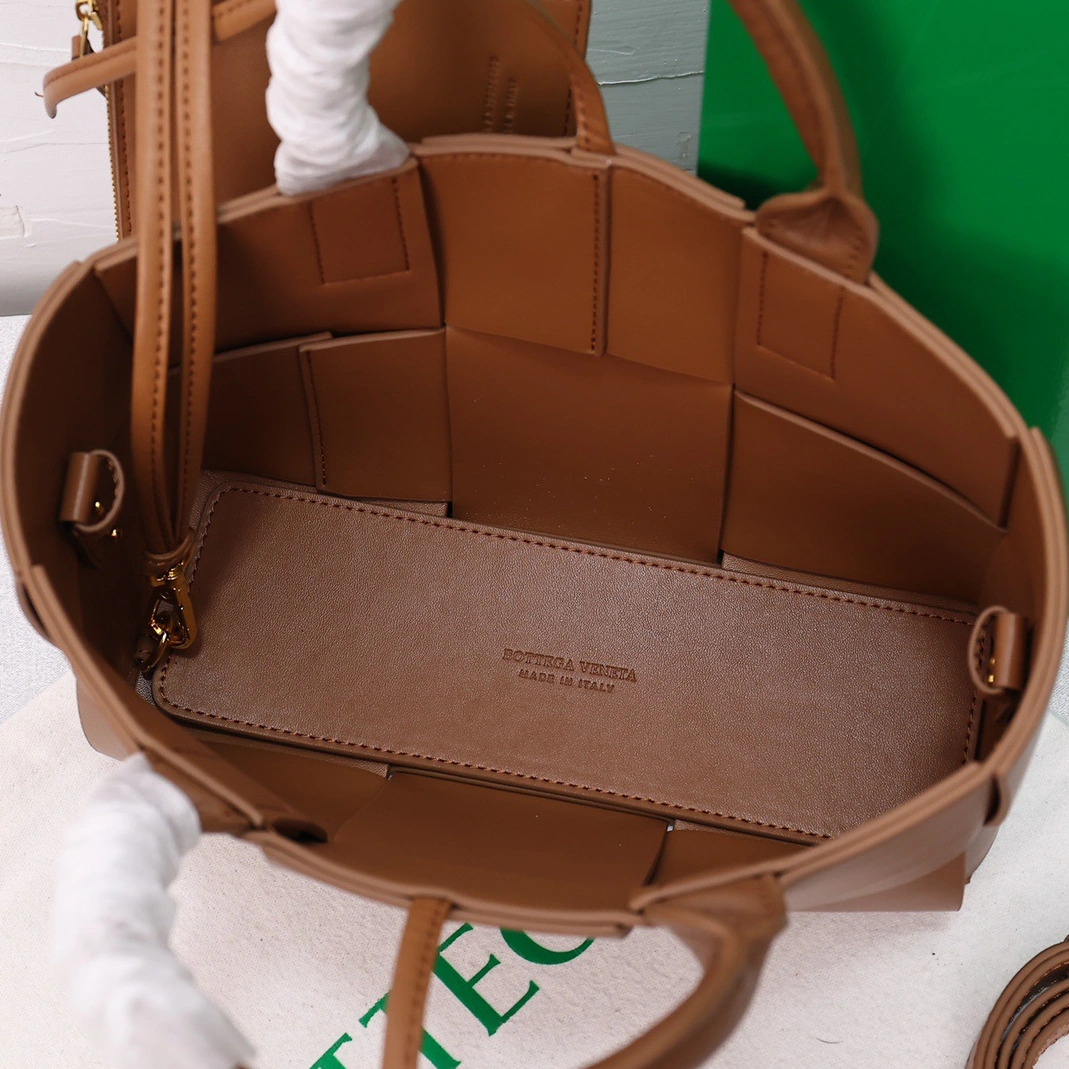 Bottega Veneta BV AAA Quality Handbags For Women Minimalist 9866