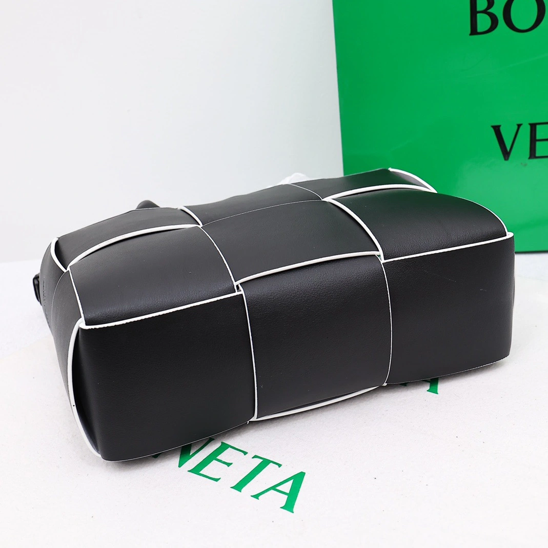 Bottega Veneta BV AAA Quality Handbags For Women SportInspired 2204
