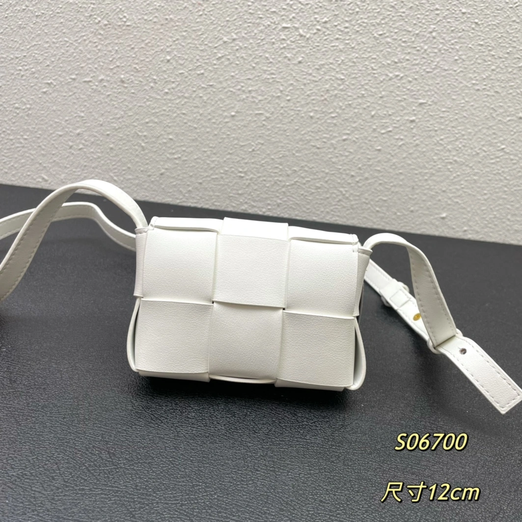 Bottega Veneta BV AAA Quality Messenger Bags For Women BestValue 1675