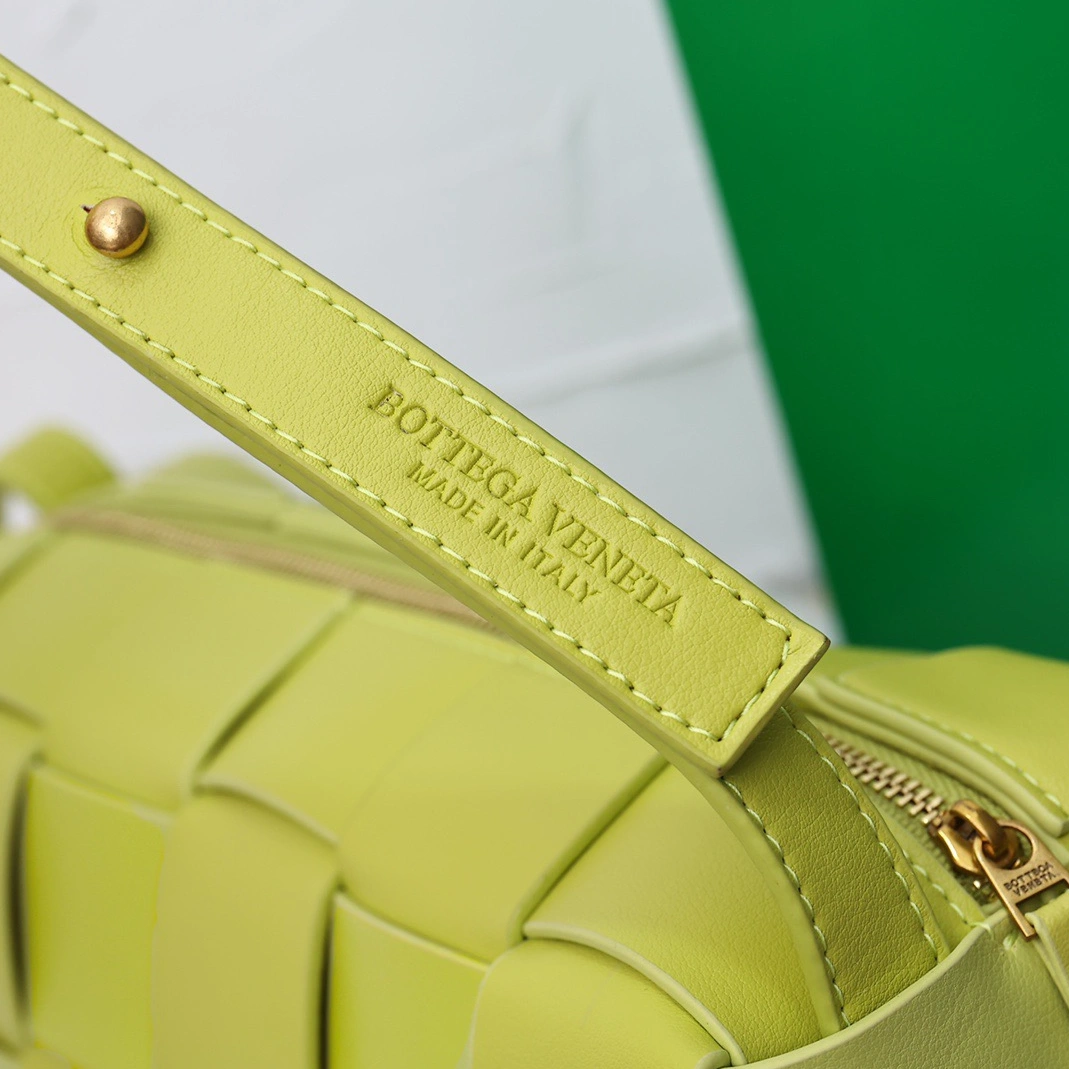 Bottega Veneta BV AAA Quality Messenger Bags For Women Bright 8750