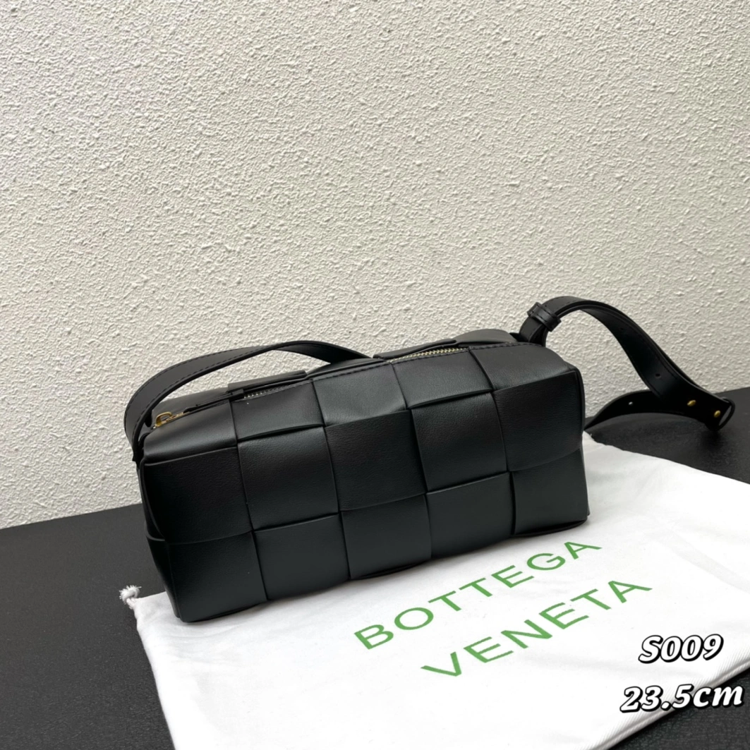 Bottega Veneta BV AAA Quality Messenger Bags For Women StreetReady 8807