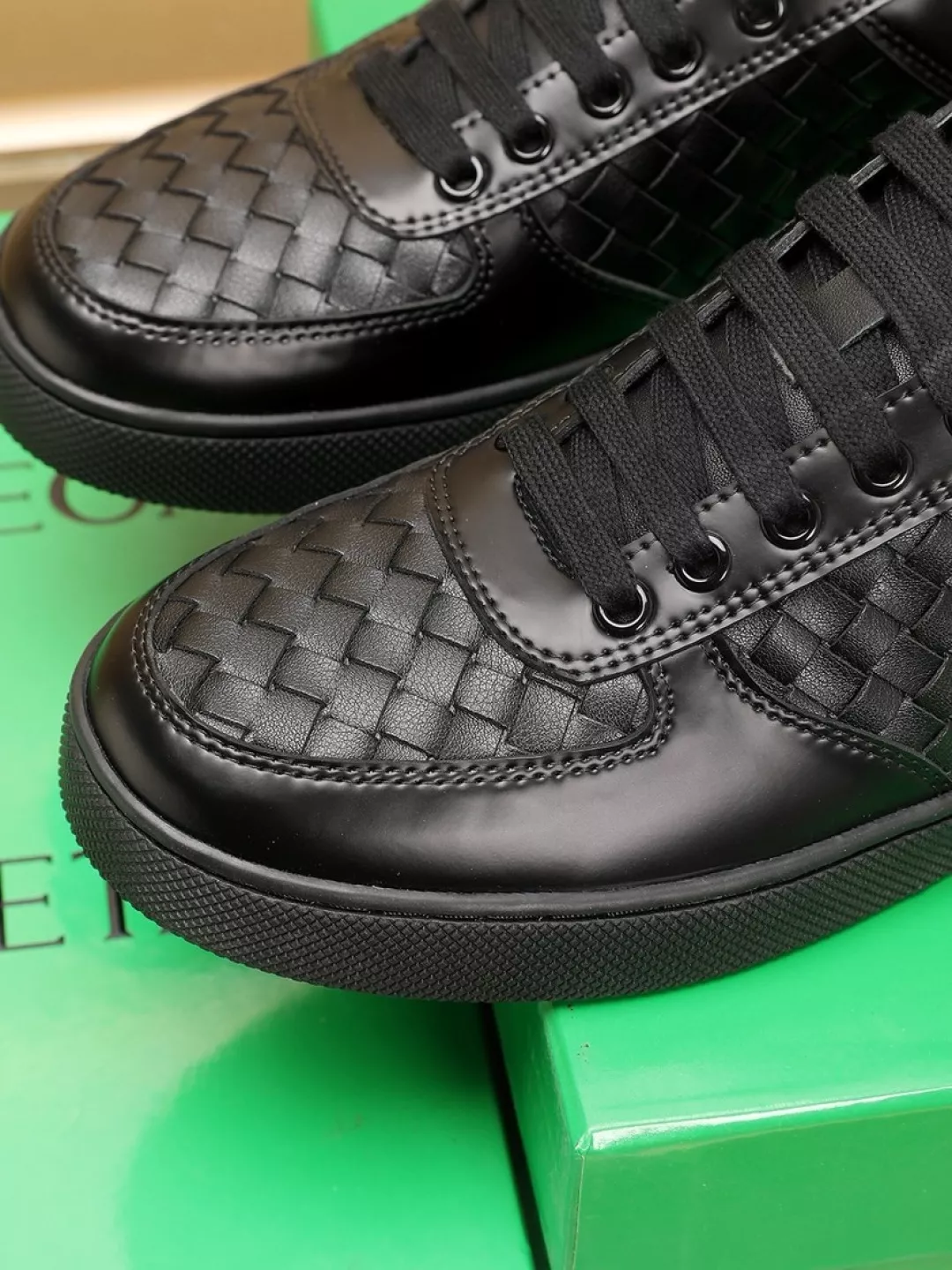 Bottega Veneta BV Casual Shoes For Men Practical 9998