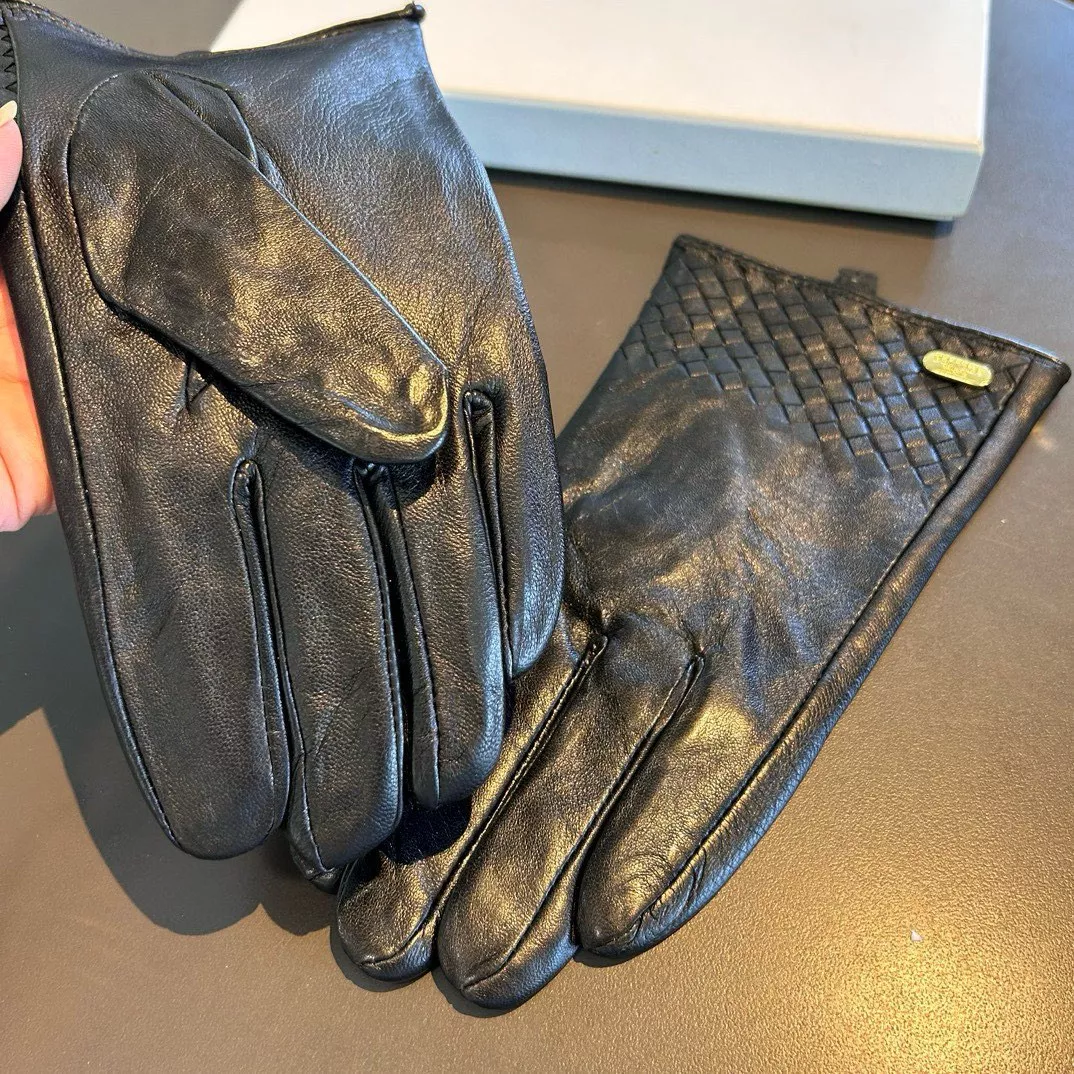Bottega Veneta BV Gloves For Men Breathable 7631