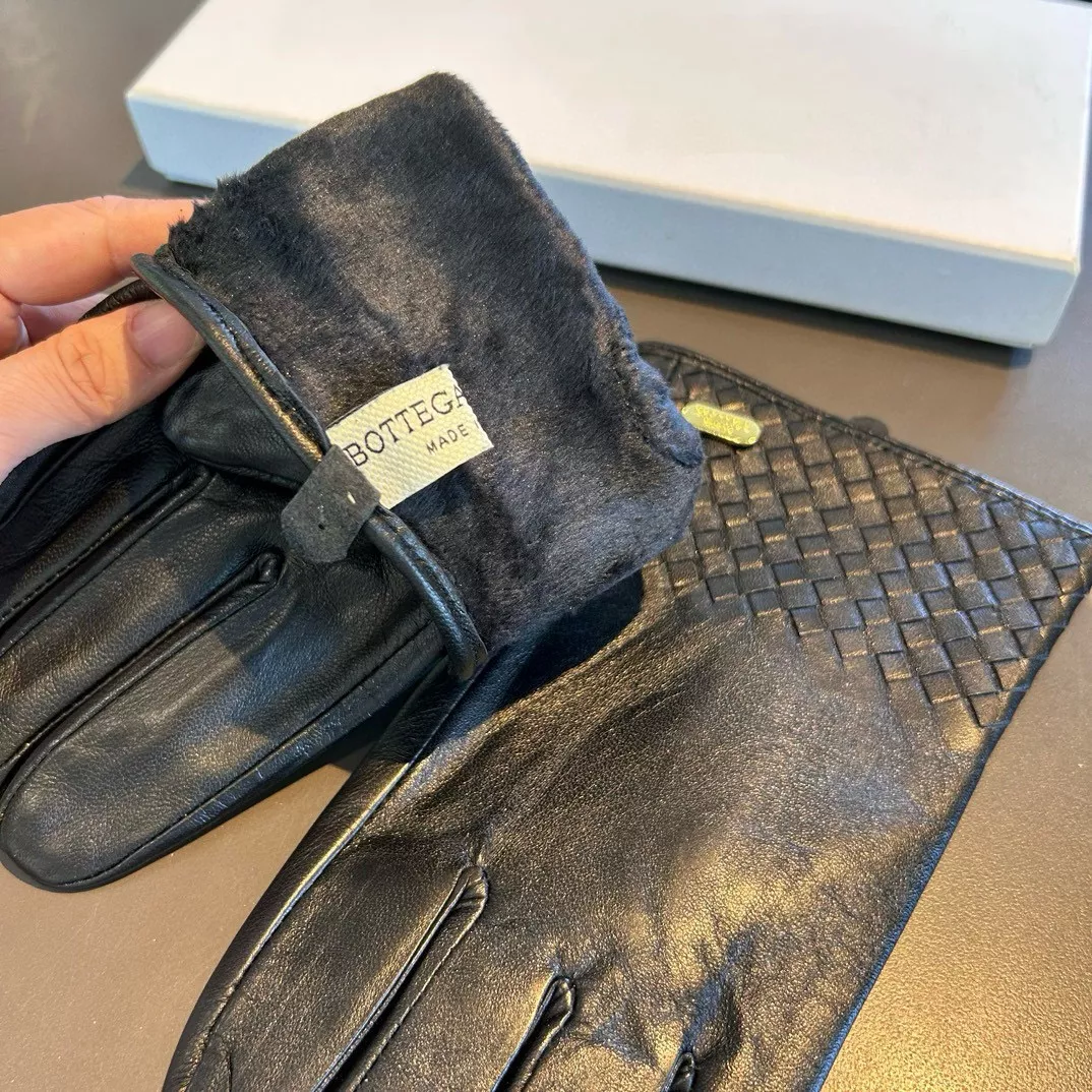 Bottega Veneta BV Gloves For Men Breathable 7631