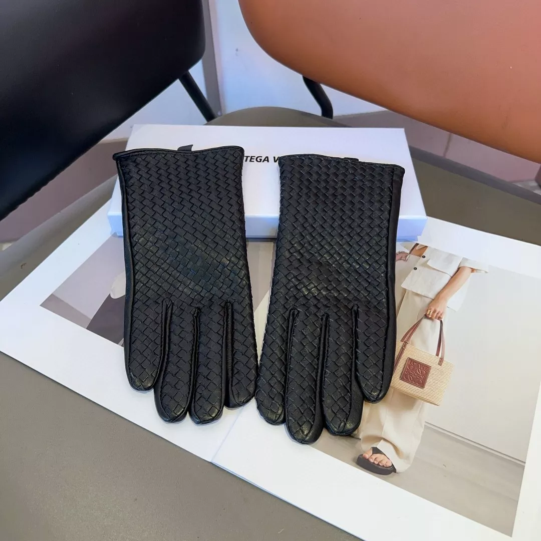 Bottega Veneta BV Gloves For Women Functional 5233