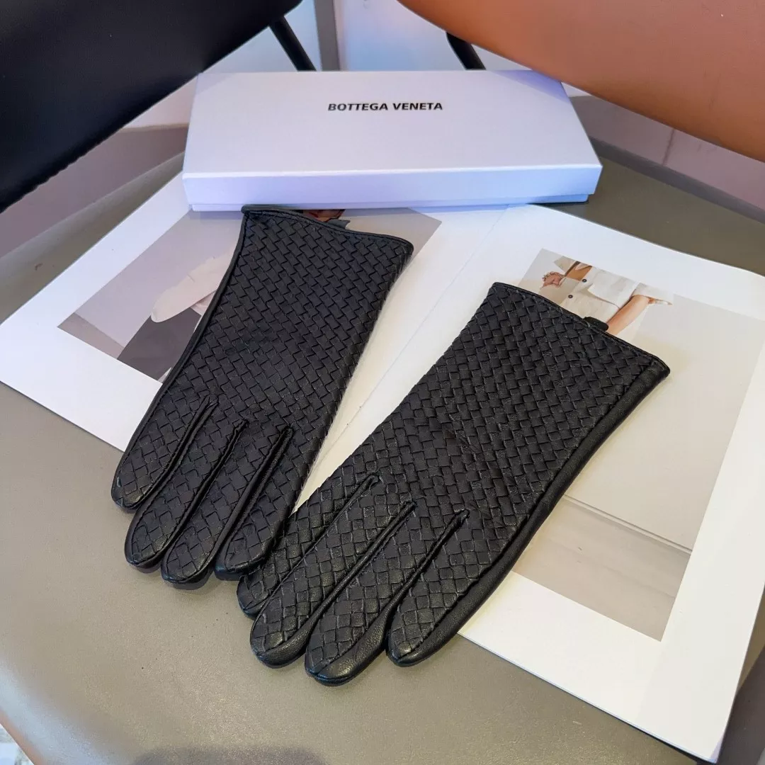 Bottega Veneta BV Gloves For Women Functional 5233