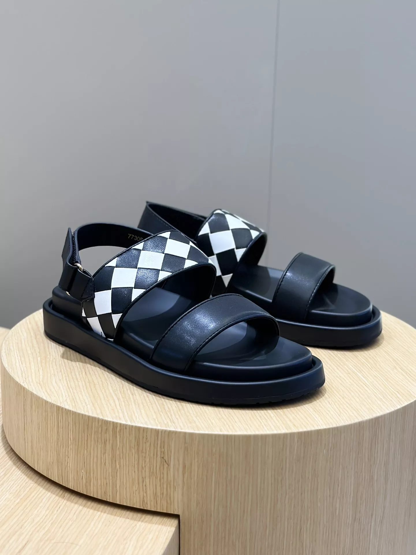 Bottega Veneta BV Sandal For Men Stylish 6589