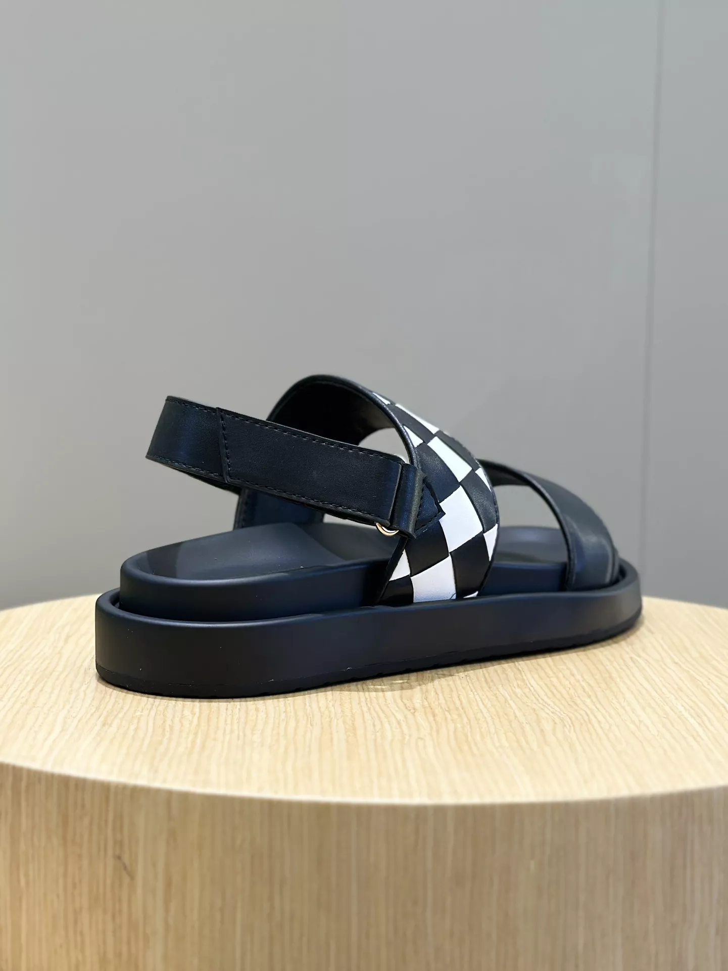 Bottega Veneta BV Sandal For Men Stylish 6589