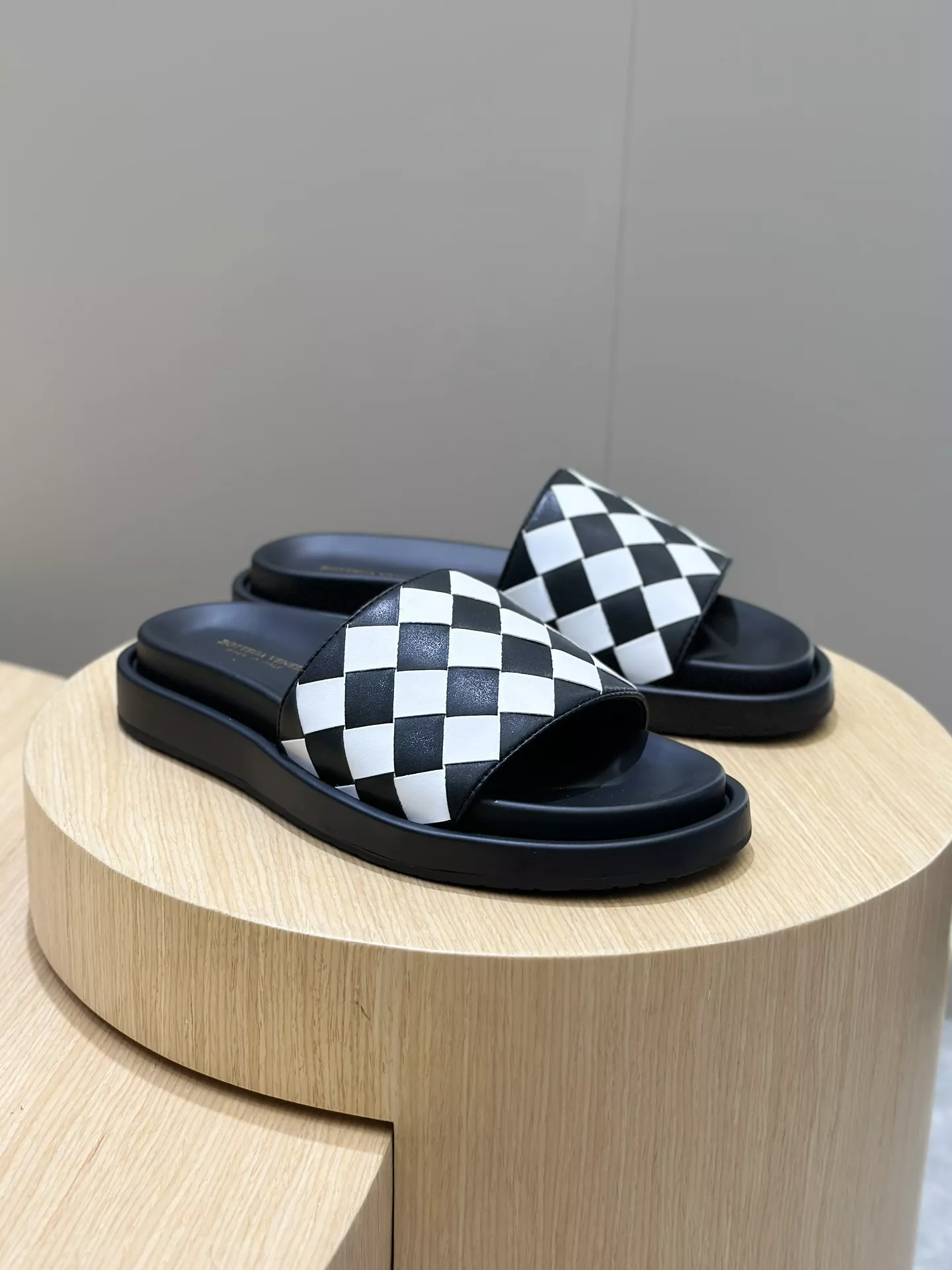 Bottega Veneta BV Slippers For Men Vibrant 3400