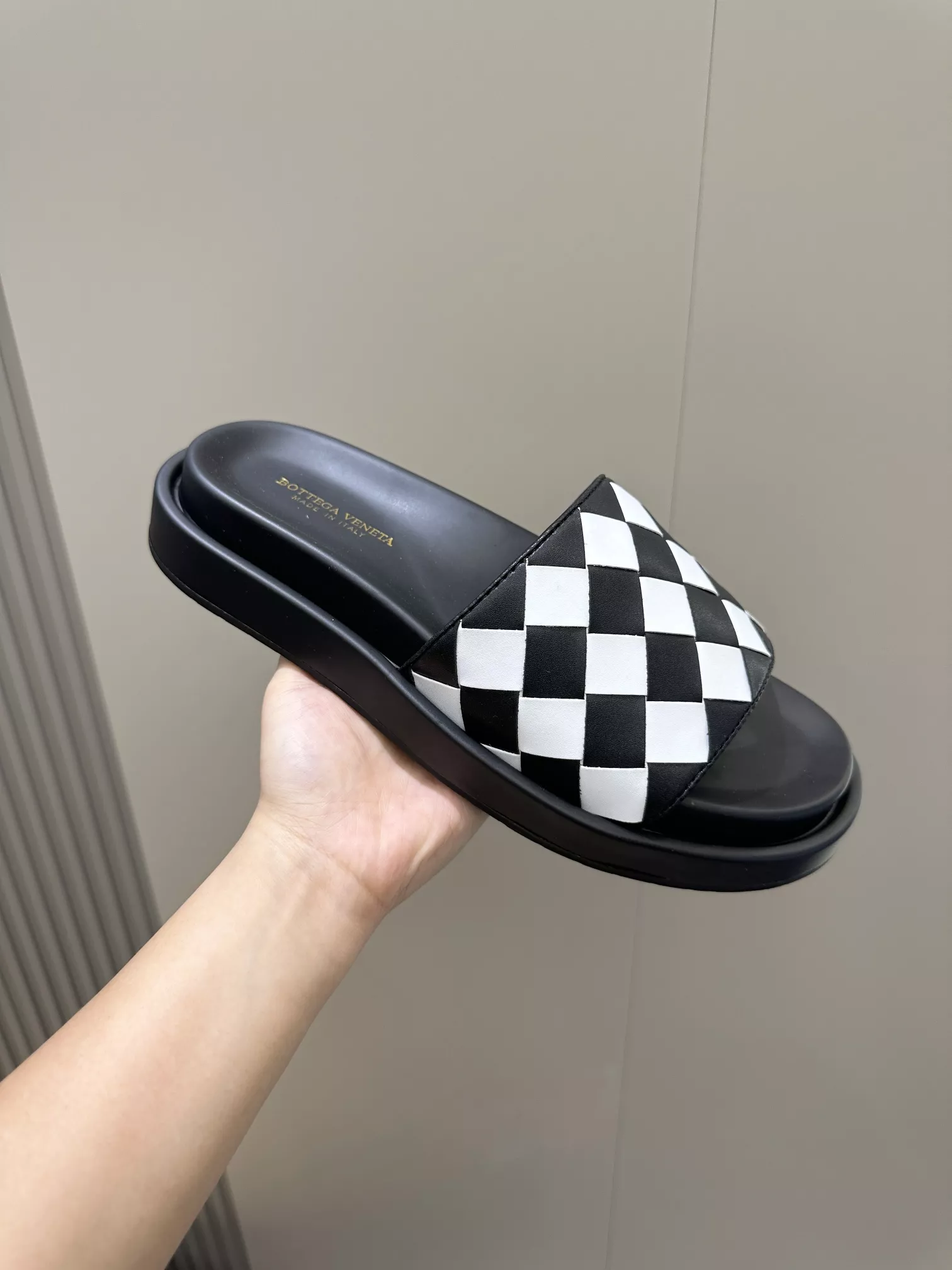 Bottega Veneta BV Slippers For Men Vibrant 3400