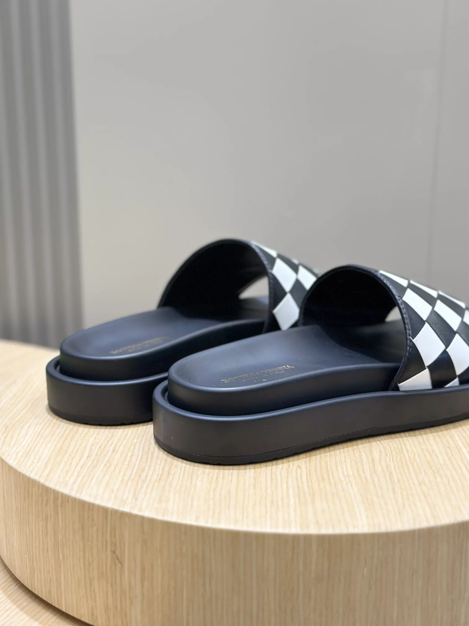 Bottega Veneta BV Slippers For Men Vibrant 3400