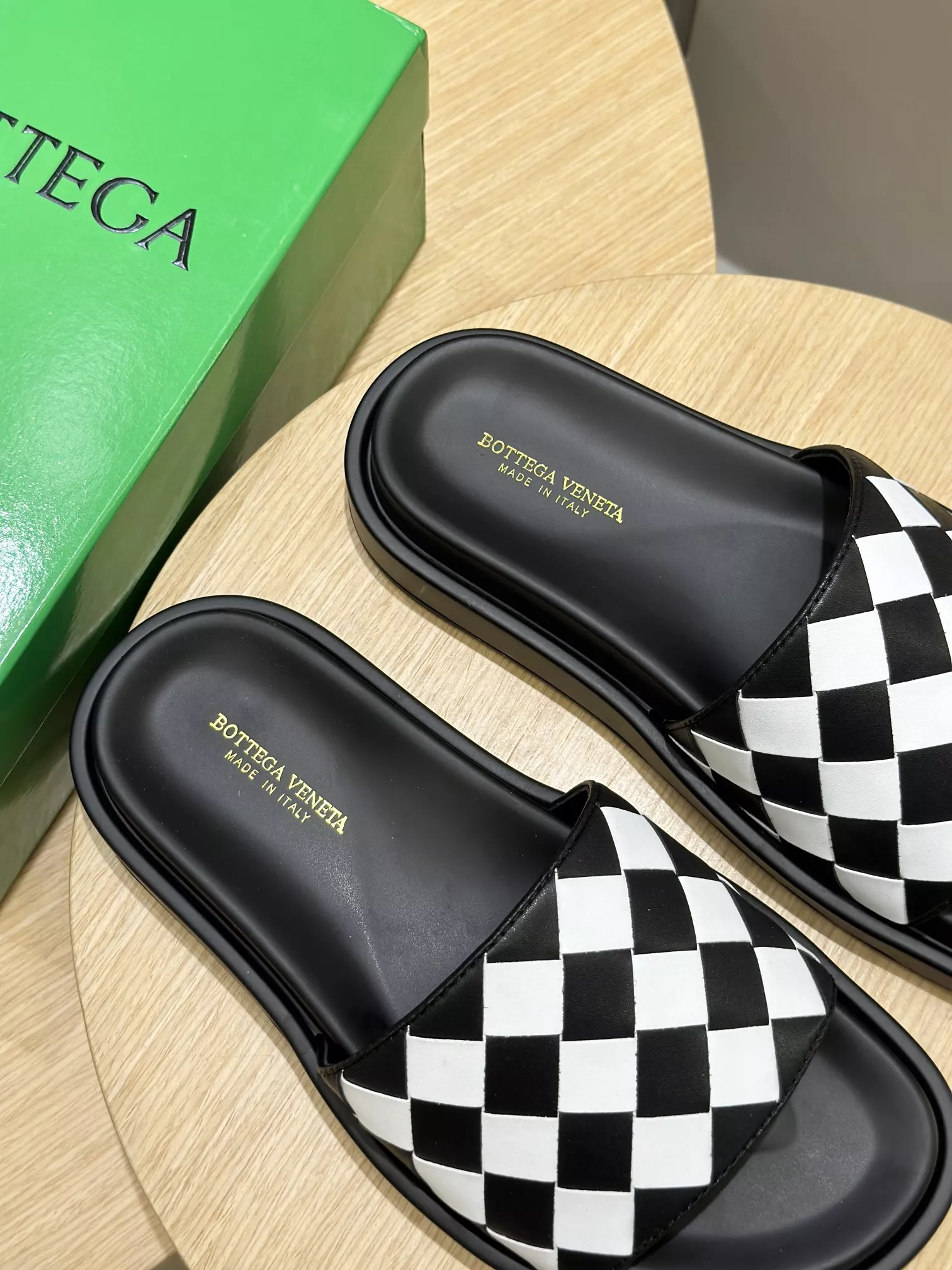 Bottega Veneta BV Slippers For Men Vibrant 3400