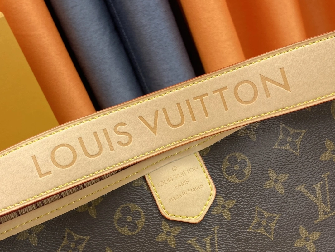 Breathable 1114 Louis Vuitton AAA Quality Shoulder Bags For Women