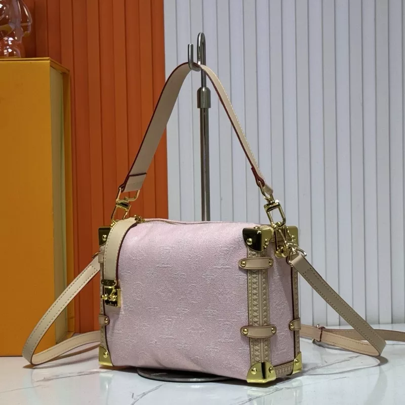 Breathable 1348 Louis Vuitton AAA Quality Messenger Bags For Women