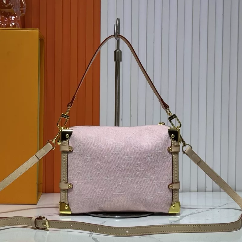 Breathable 1348 Louis Vuitton AAA Quality Messenger Bags For Women
