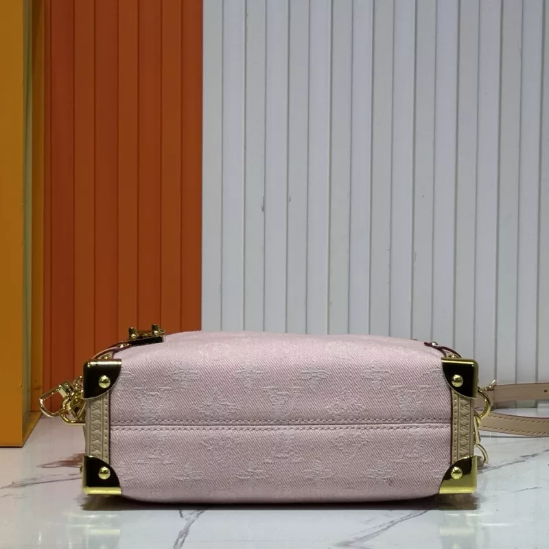 Breathable 1348 Louis Vuitton AAA Quality Messenger Bags For Women