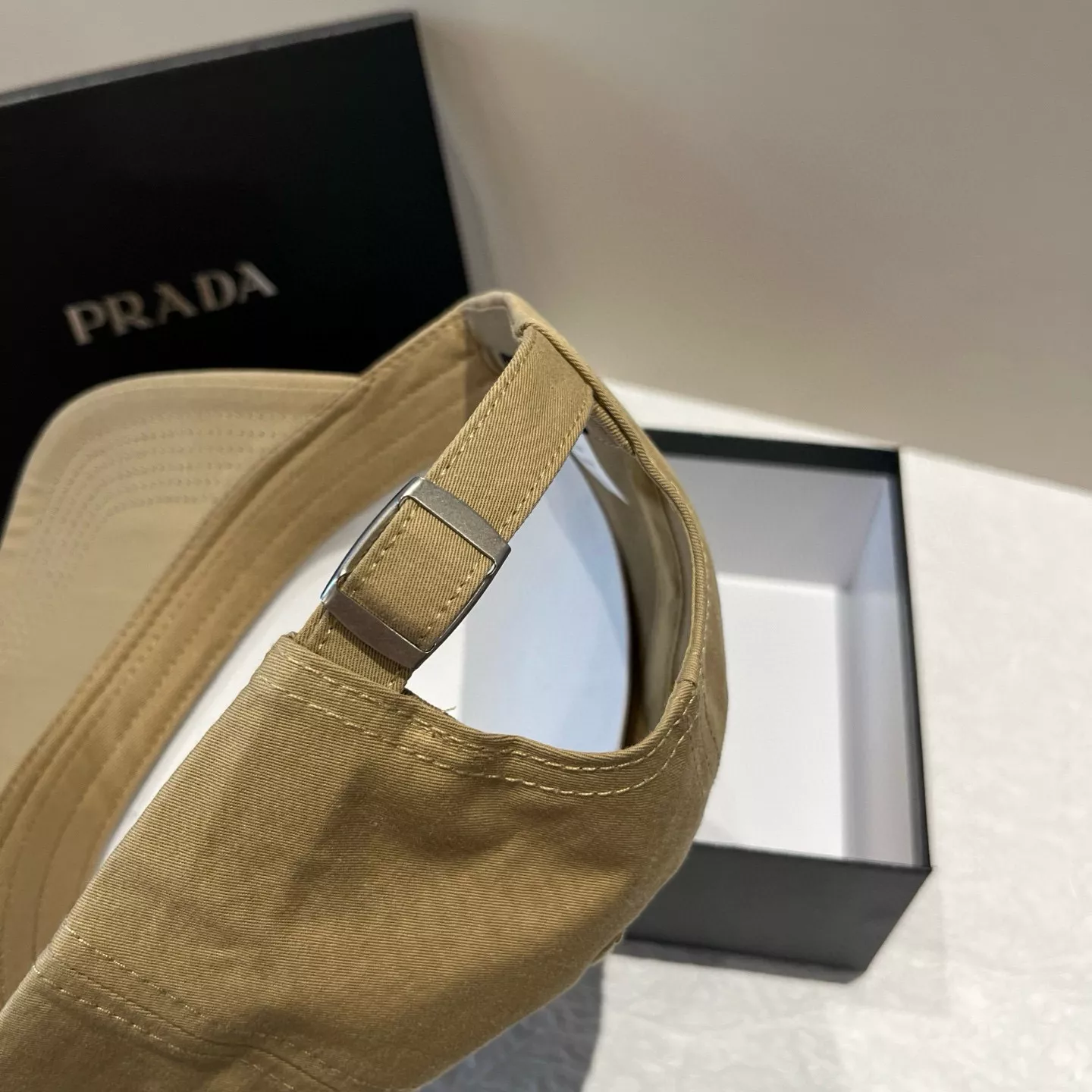 Breathable 1348 Prada Caps
