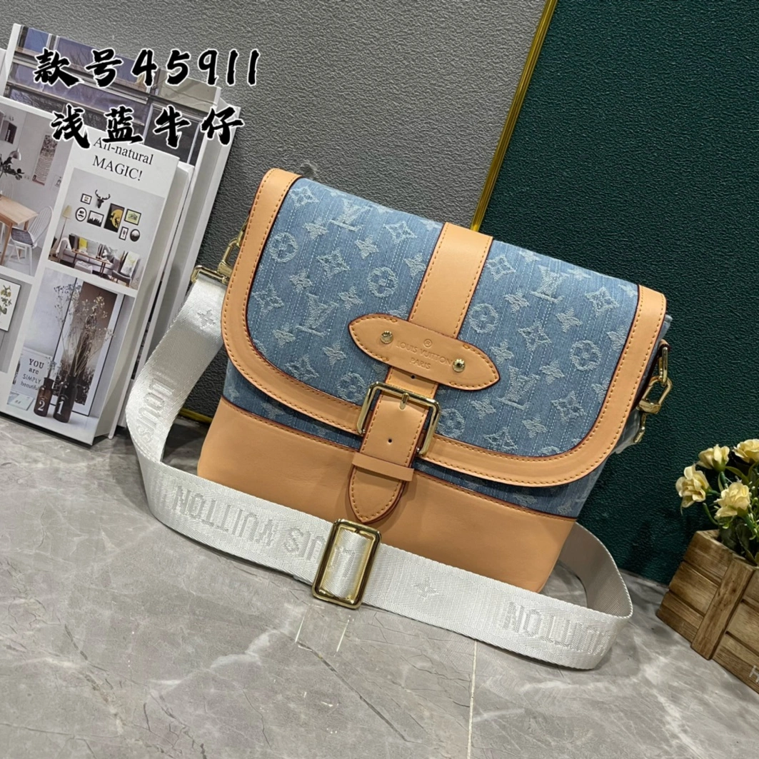 Breathable 1411 Louis Vuitton AAA Quality Messenger Bags For Unisex