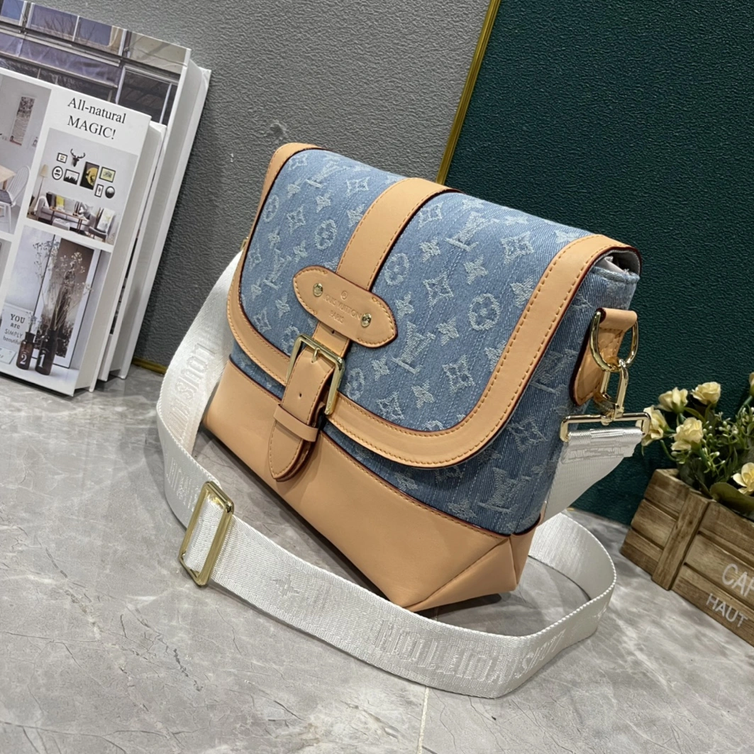 Breathable 1411 Louis Vuitton AAA Quality Messenger Bags For Unisex