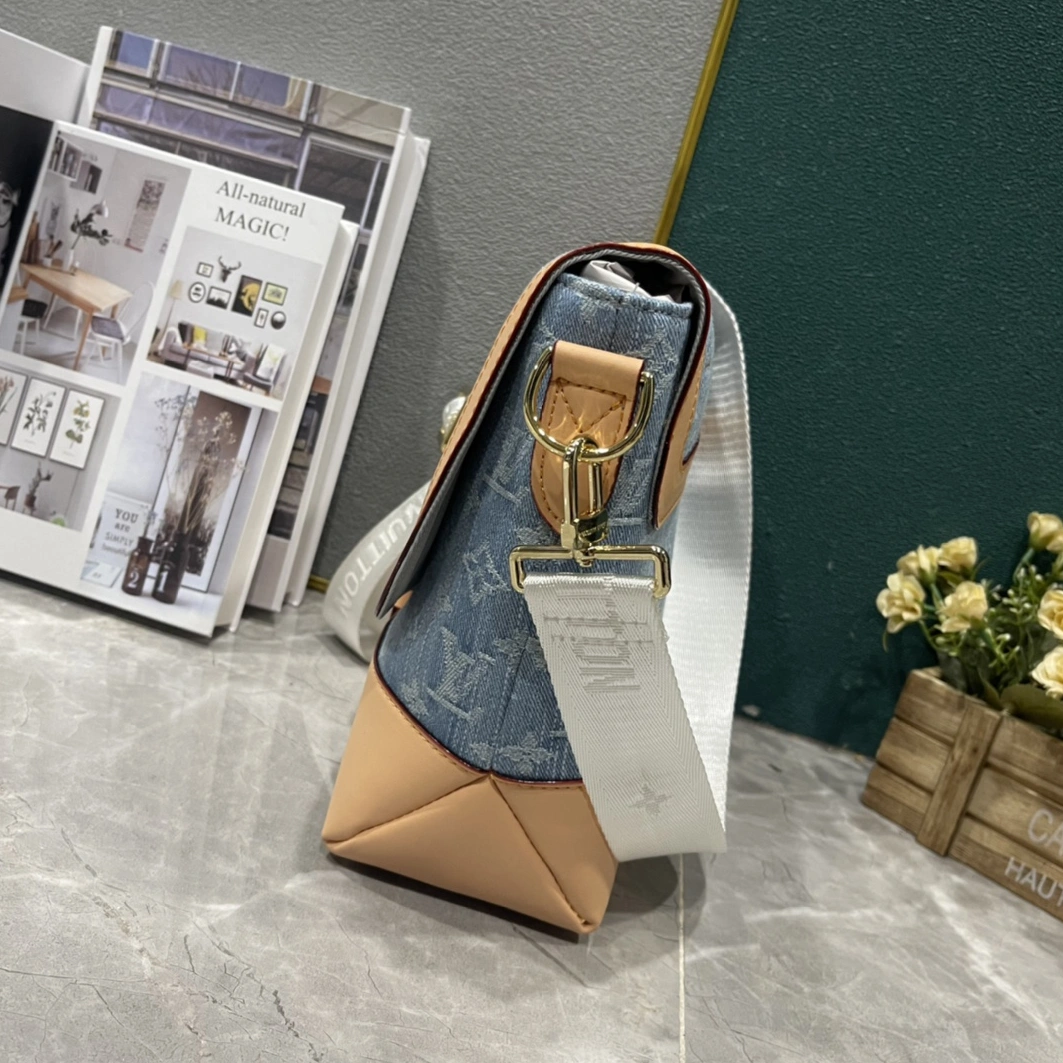 Breathable 1411 Louis Vuitton AAA Quality Messenger Bags For Unisex