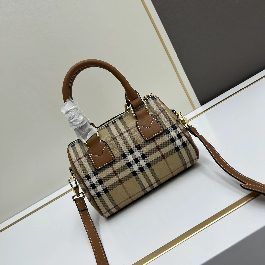 Breathable 1712 Burberry AAA Quality Handbags For Women