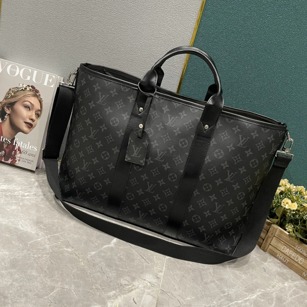 Breathable 1816 Louis Vuitton AAA Man Handbags