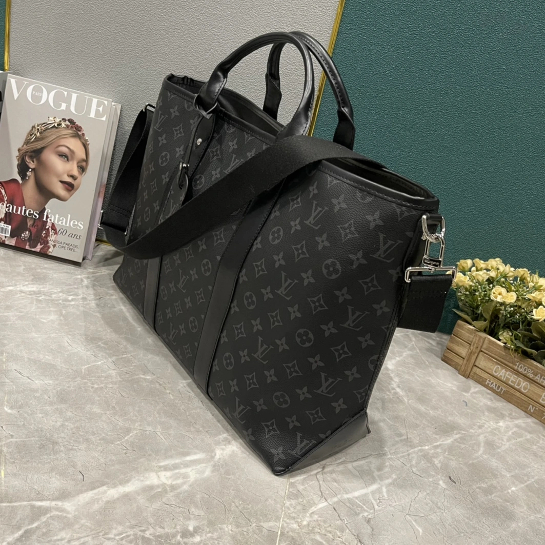 Breathable 1816 Louis Vuitton AAA Man Handbags