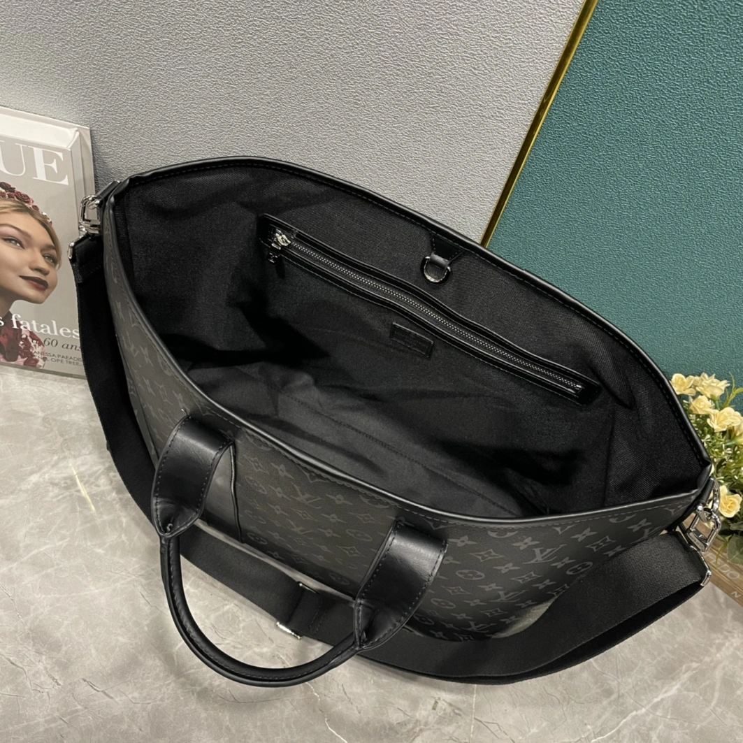 Breathable 1816 Louis Vuitton AAA Man Handbags