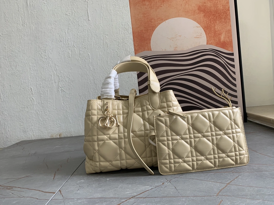 Breathable 2256 Christian Dior AAA Quality Handbags For Women