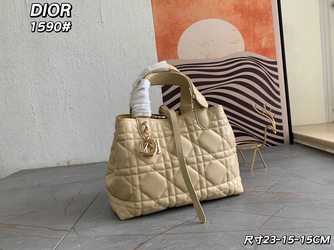 Breathable 2256 Christian Dior AAA Quality Handbags For Women