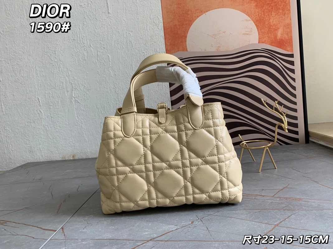 Breathable 2256 Christian Dior AAA Quality Handbags For Women