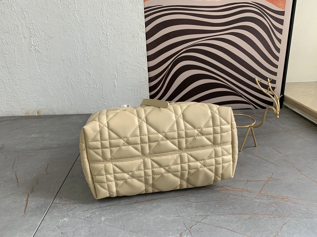 Breathable 2256 Christian Dior AAA Quality Handbags For Women